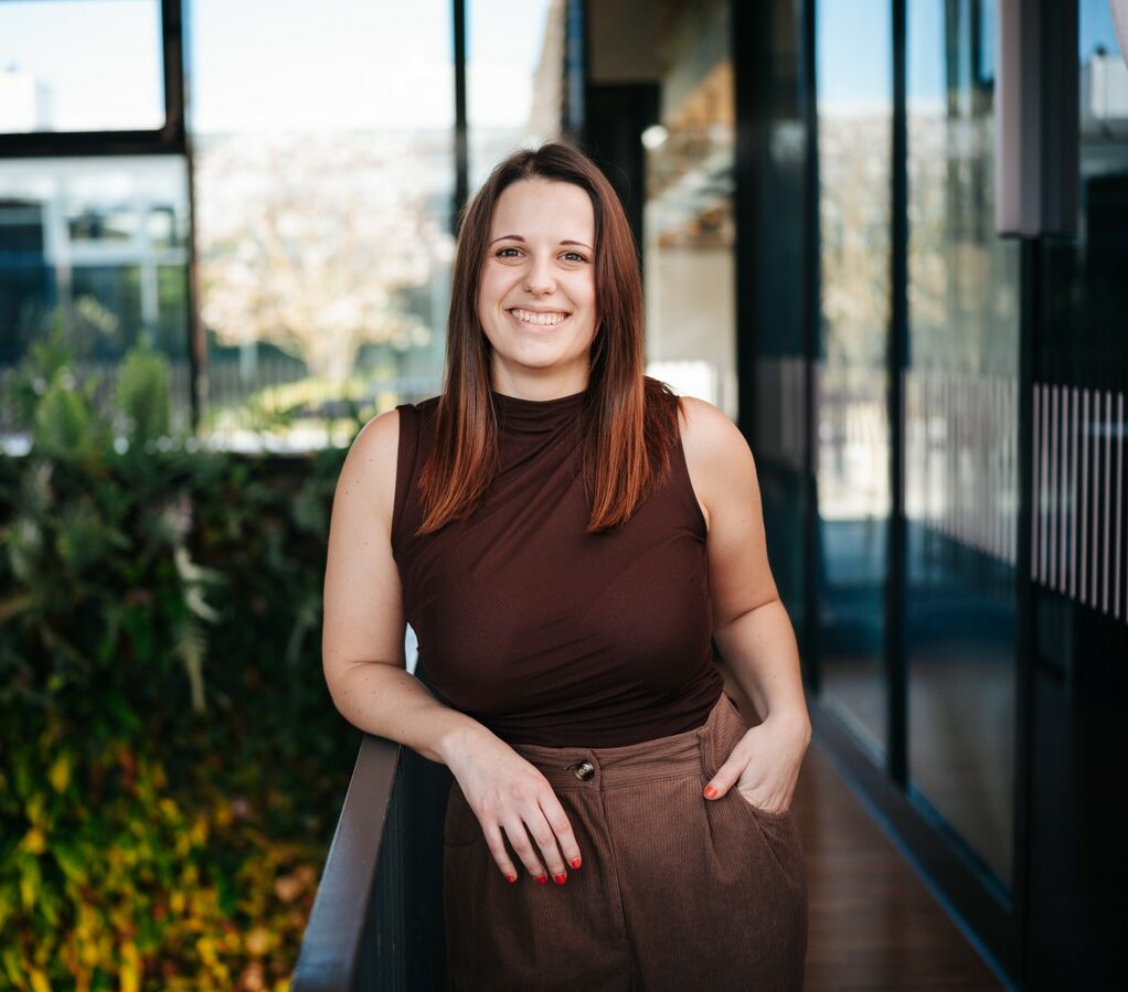 Portraitfoto LA im Foyer des SAC