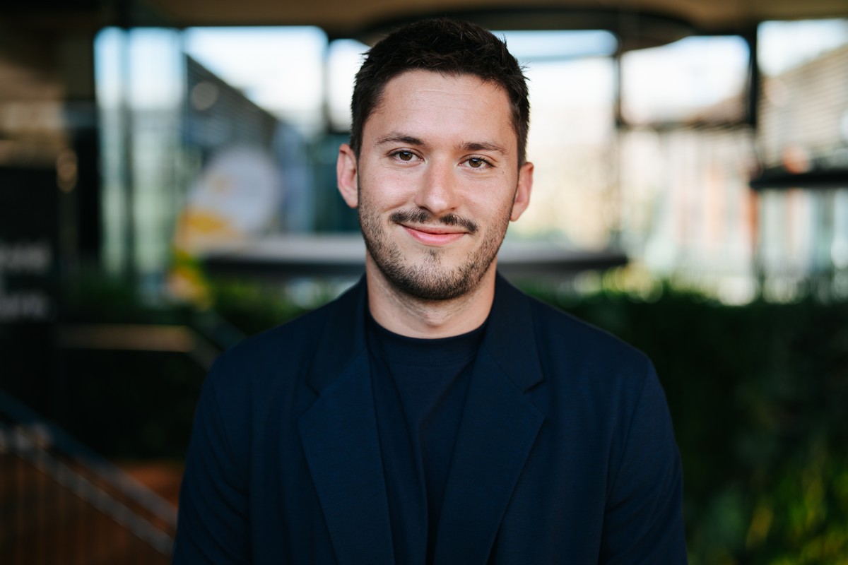 Portraitfoto TT im Foyer des SAC