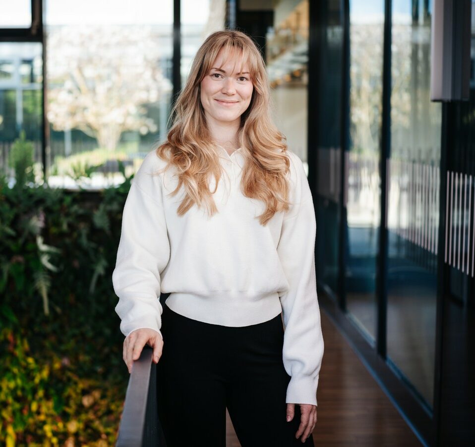 Portraitbild von VS im Foyer des SAC