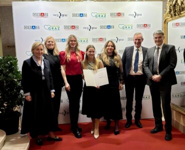 Gesamtfoto mit Kristina Edlinger-Ploder, Claudia Unger (1., 2. v. l.), Dieter Hardt Stremayr (2. v. r.) und Joachim Reidl (r.) mit Vertreterinnen des SAC