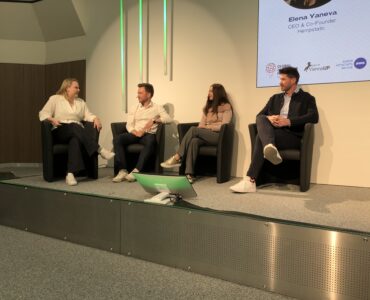Panelsession am Connect Day
