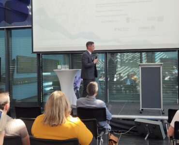 Speaker auf der Bühne beim Digitaldialog