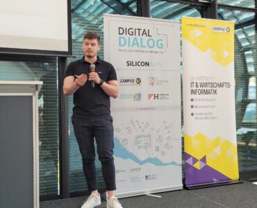 Speaker Christian Gubesch beim Digitaldialog