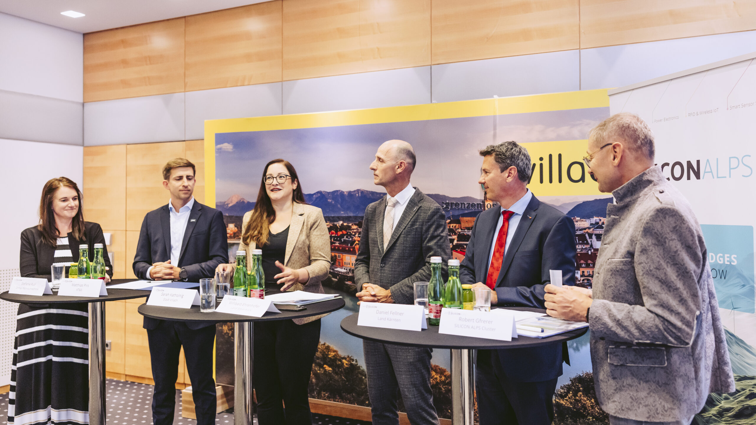 Pressekonferenz 10 Jahre SILICON ALPS mit Stefanie Rud, Matthias Pirs, Sarah Katholnig, Willibald Ehrenhöfer, Daniel Fellner und Robert Gfrerer