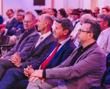 Erste Reihe bei 10 Jahre SILICON ALPS mit Politikern