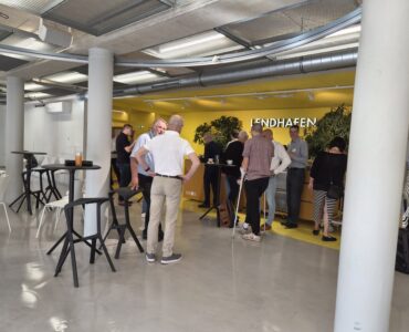 Networking im Lendhafen beim transformation business talk