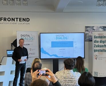 begrüßung von gerhard hammer beim 125. digitaldialog vor publikum